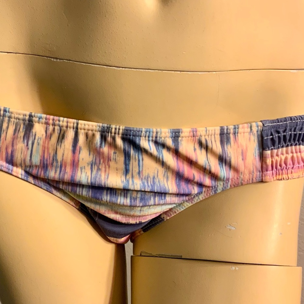 R Collection By Raisins Women’s Swimsuit Bottom Brazilian Fonda Brief NWT SIZE L